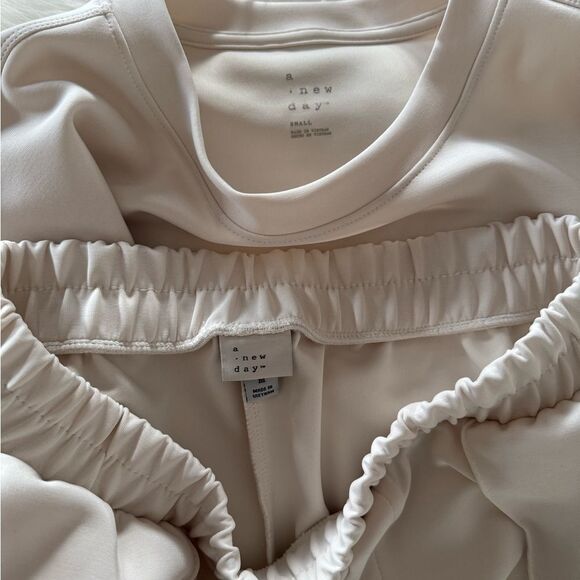 White lounge set - Picture 3 of 3